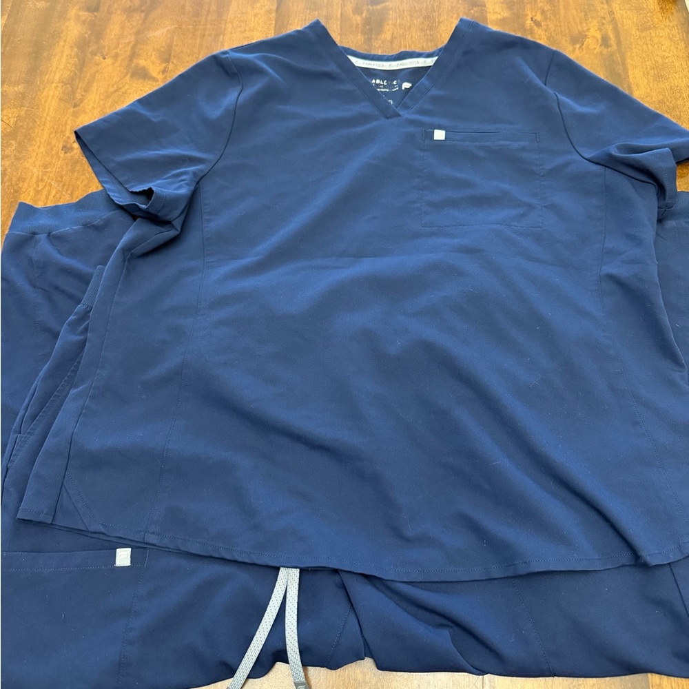 Women’s Fabletics Navy Blue Scrub Set 2X Joggers